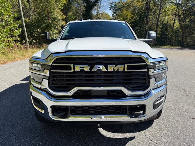2026 Ram 5500 Tradesman photo 3