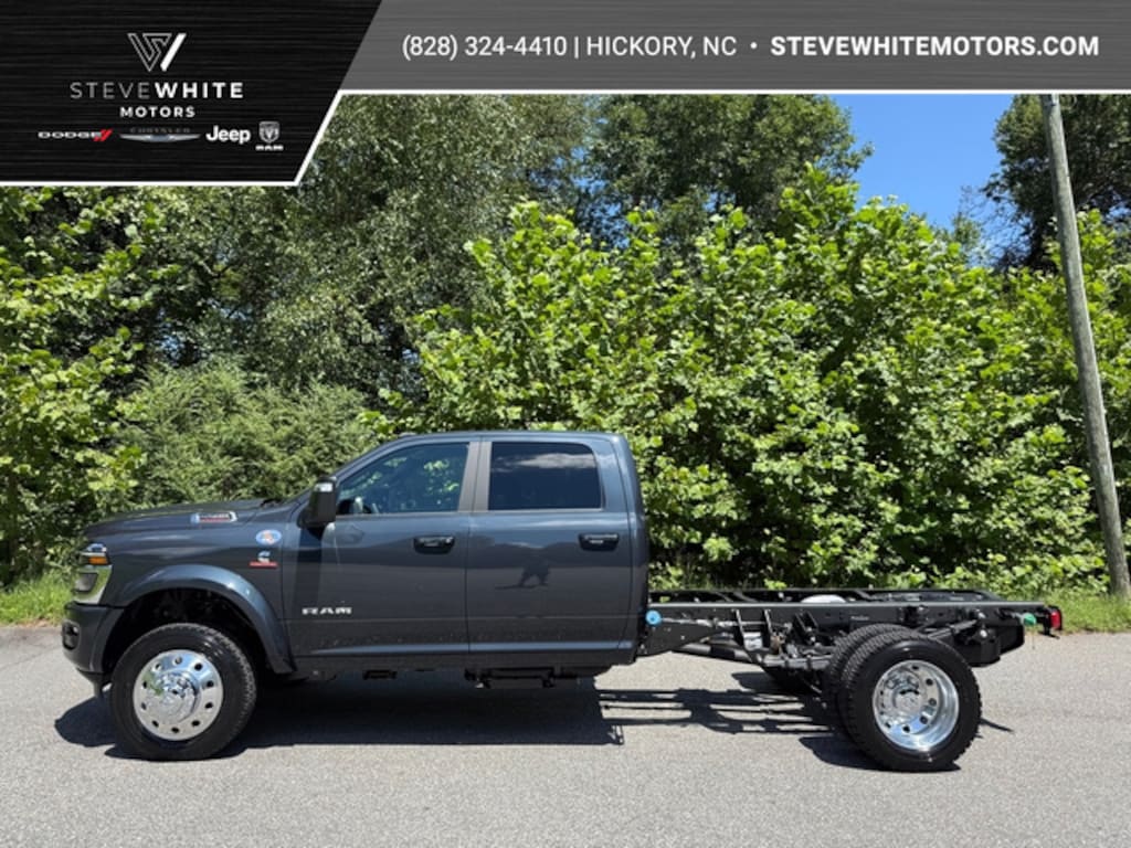 New 2026 Ram 5500 Chassis Cab Big Horn/Laramie Crew 4WD 60 CA Cummins Pickup