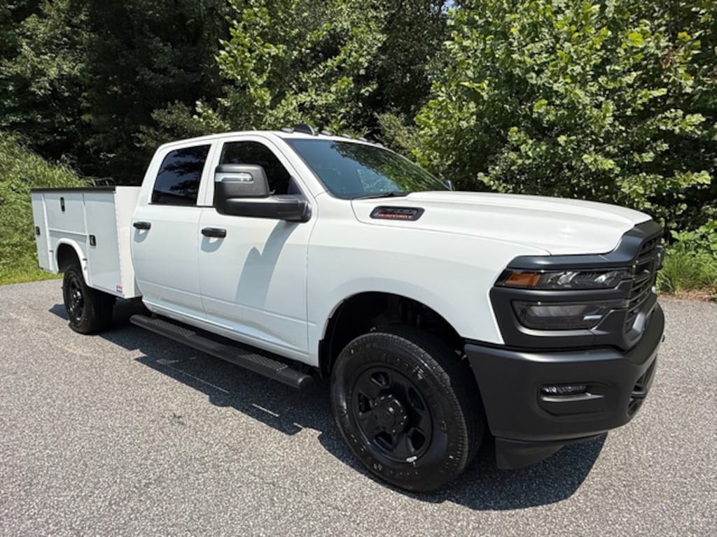 New 2026 Ram 2500 Tradesman Crew 4WD Hemi W/Service Body Pickup