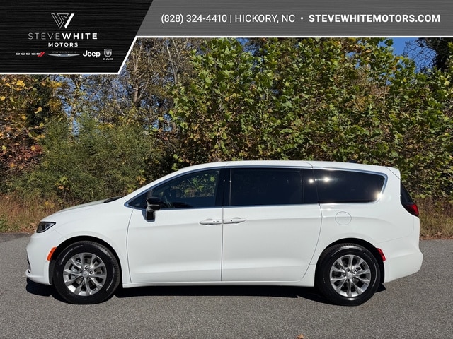 2026 Chrysler Pacifica Passenger Van 