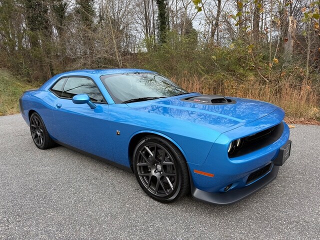 2016 Dodge Challenger 392 Scat Pack Shaker photo 4