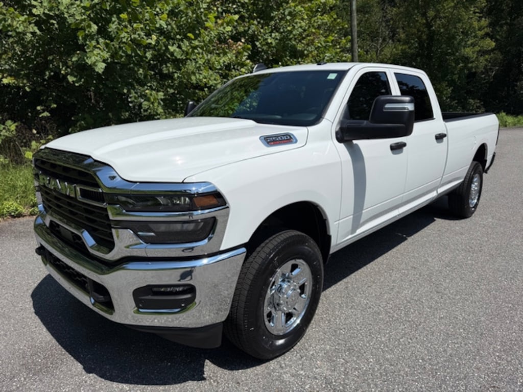 New 2026 Ram 2500 Tradesman Crew Hemi 4WD LWB Pickup