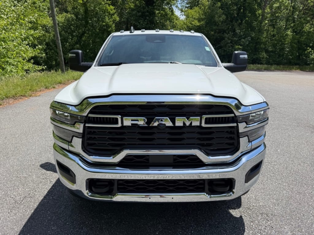 New 2026 Ram 3500 Chassis Cab TRADESMAN CREW 4X4 60' CA Pickup