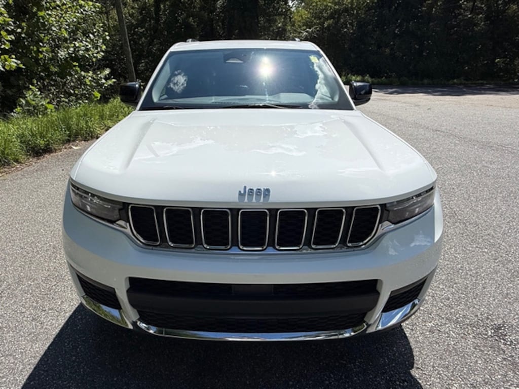 Used 2023 Jeep Grand Cherokee Laredo 4WD Luxury Tech Group I SUV