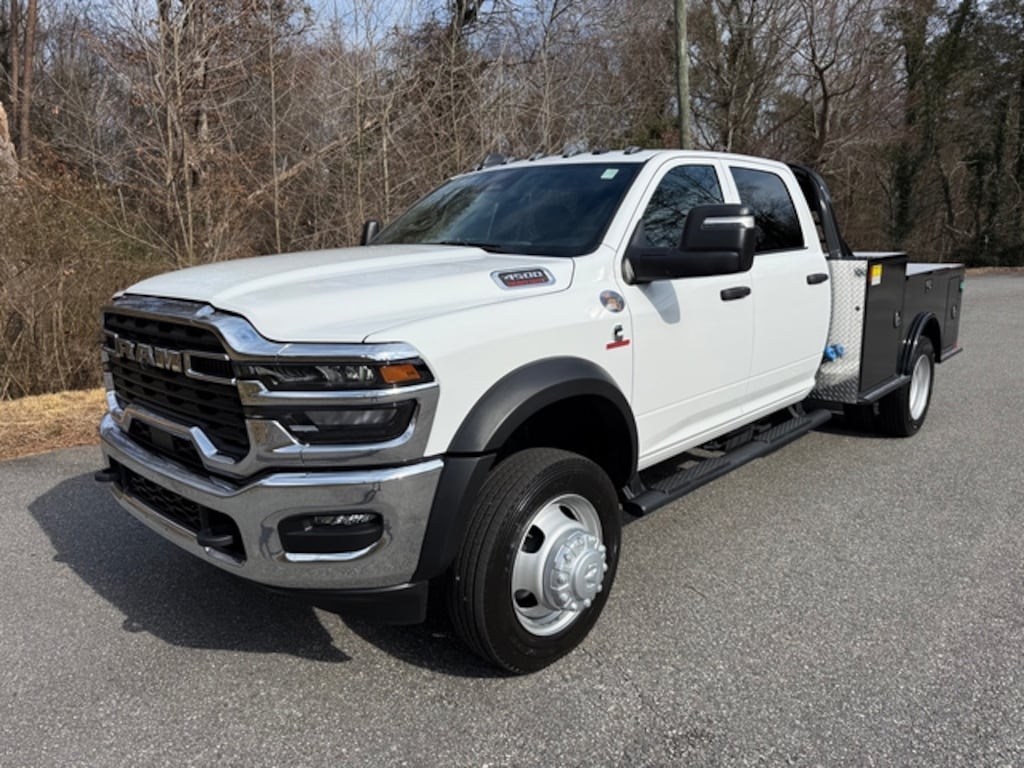 New 2026 Ram 4500 Chassis Cab Tradesman Crew 4WD Cummins 9 Combo Bed Pickup