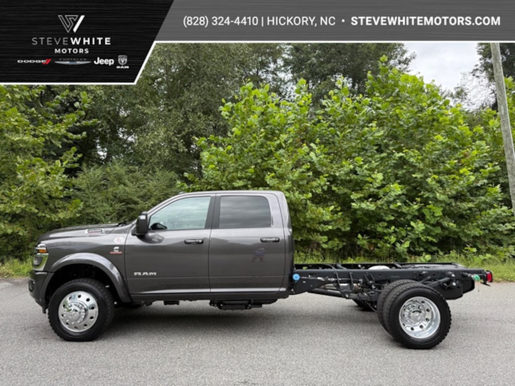New 2026 Ram 4500 Chassis Cab Big Horn/Laramie Crew 4WD 60 CA Cummins Pickup