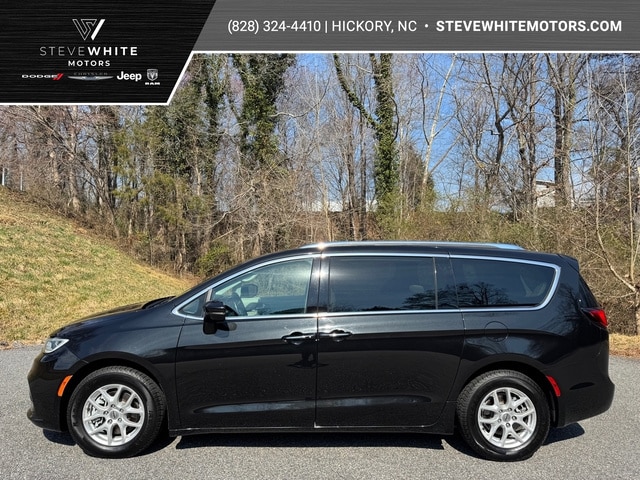 2021 Chrysler Pacifica Touring L's photo