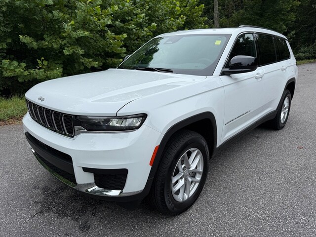 2025 Jeep Grand Cherokee Laredo X photo 2