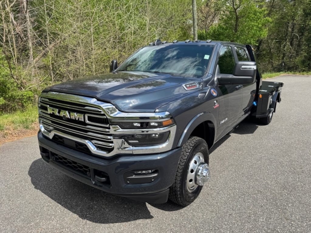 New 2026 Ram 3500 Chassis Cab BIG HORN CREW 4X4 60' CA Pickup