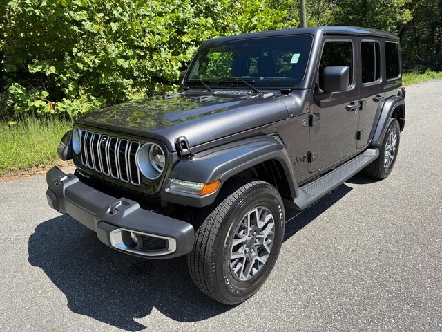 2025 Jeep Wrangler Sahara photo 2