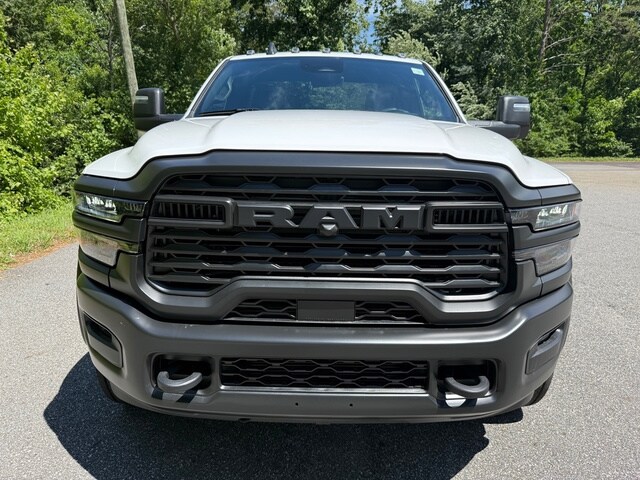 2025 Ram 5500 Tradesman photo 3