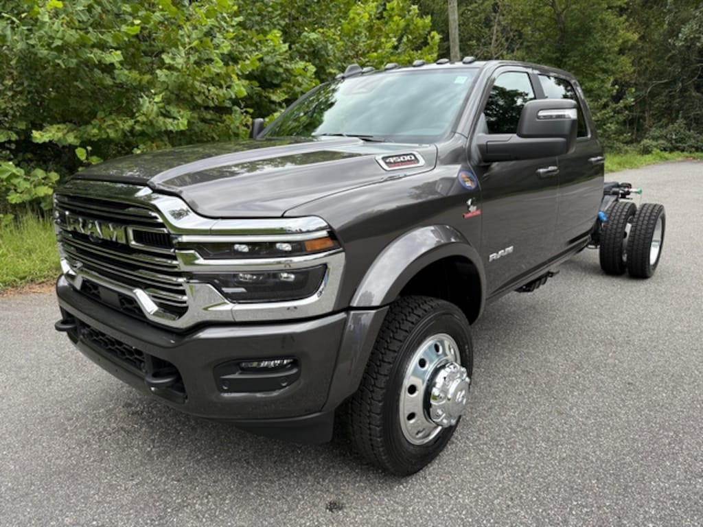 New 2026 Ram 4500 Chassis Cab Big Horn/Laramie Crew 4WD 60 CA Cummins Pickup