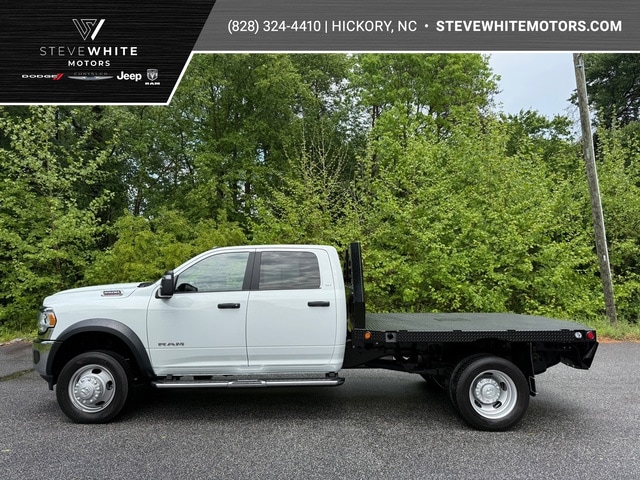 2024 RAM 5500 SLT 4X4 Crew Cab DRW 173" WB's photo