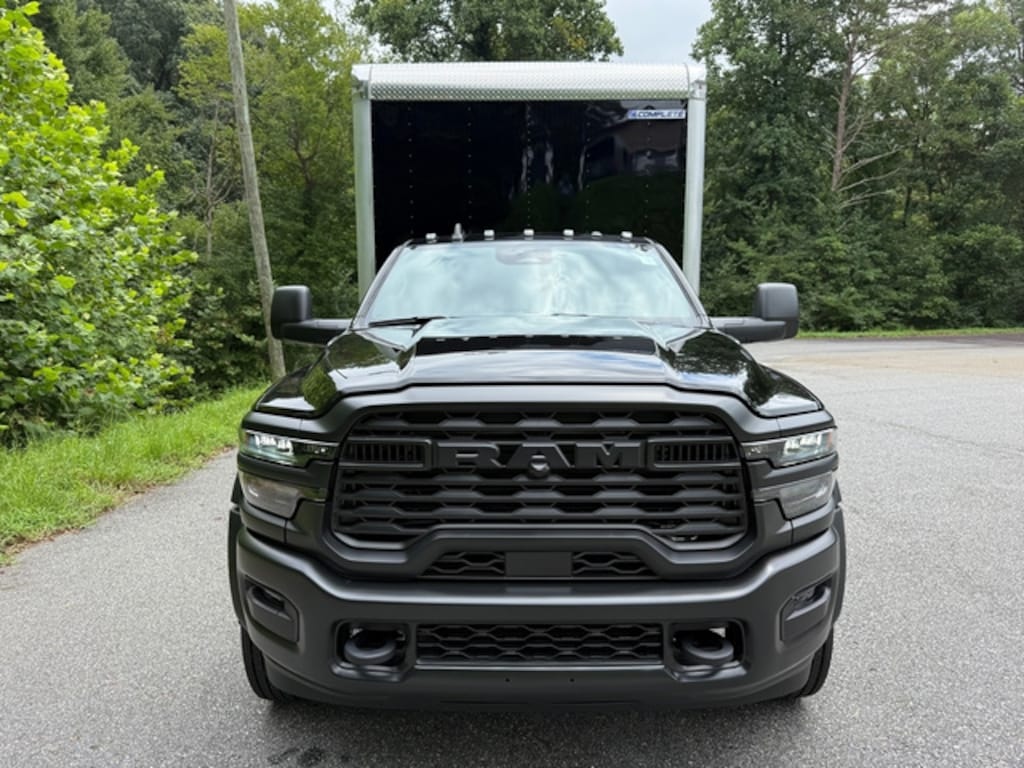 New 2025 Ram 5500 Chassis Cab Tradesman R/C 2WD Cummins 16 Dry Box Pickup