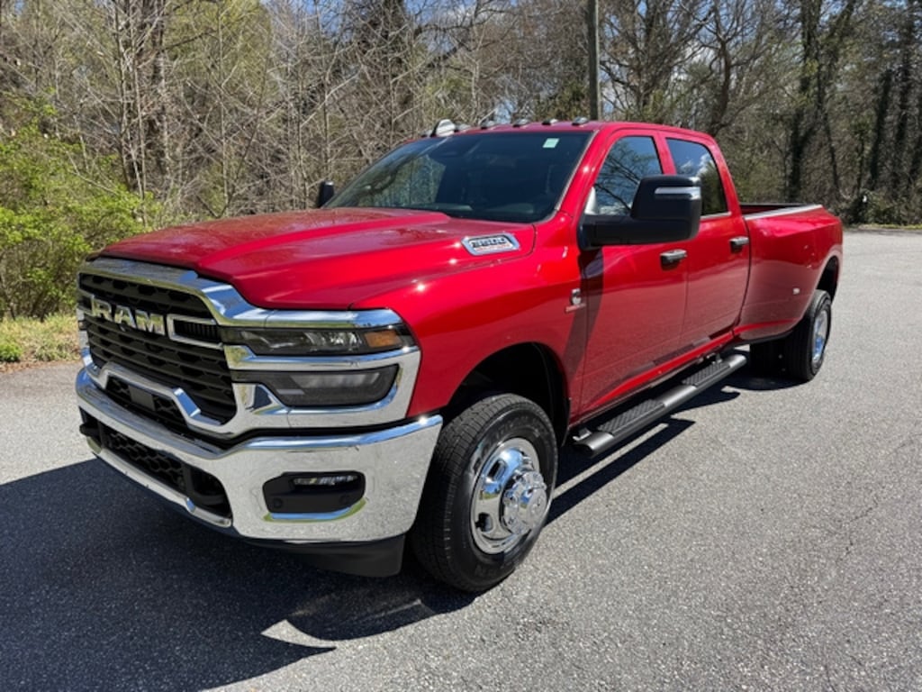New 2026 Ram 3500 Tradesman Crew 4WD Cummins DRW Pickup