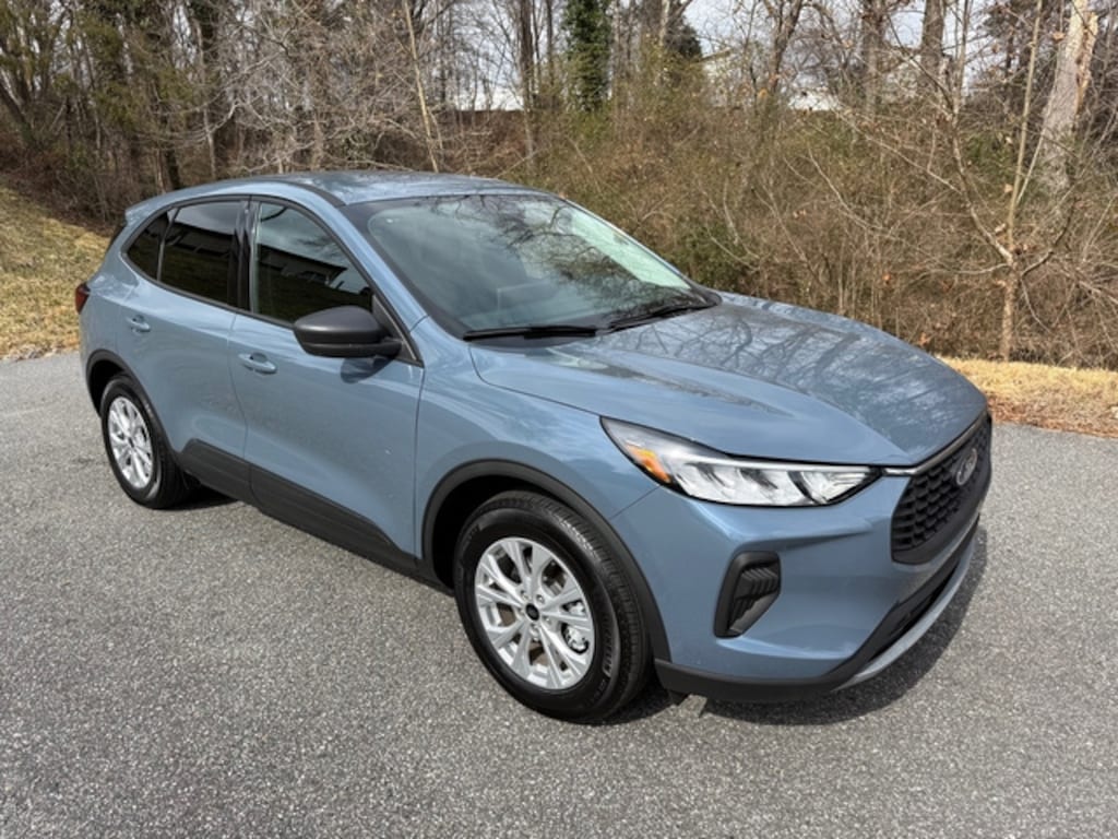 Used 2025 Ford Escape Active 2WD SUV