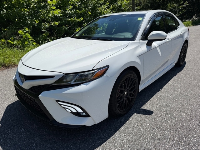 Used 2018 Toyota Camry SE with VIN 4T1B11HK2JU097239 for sale in Newton, NC