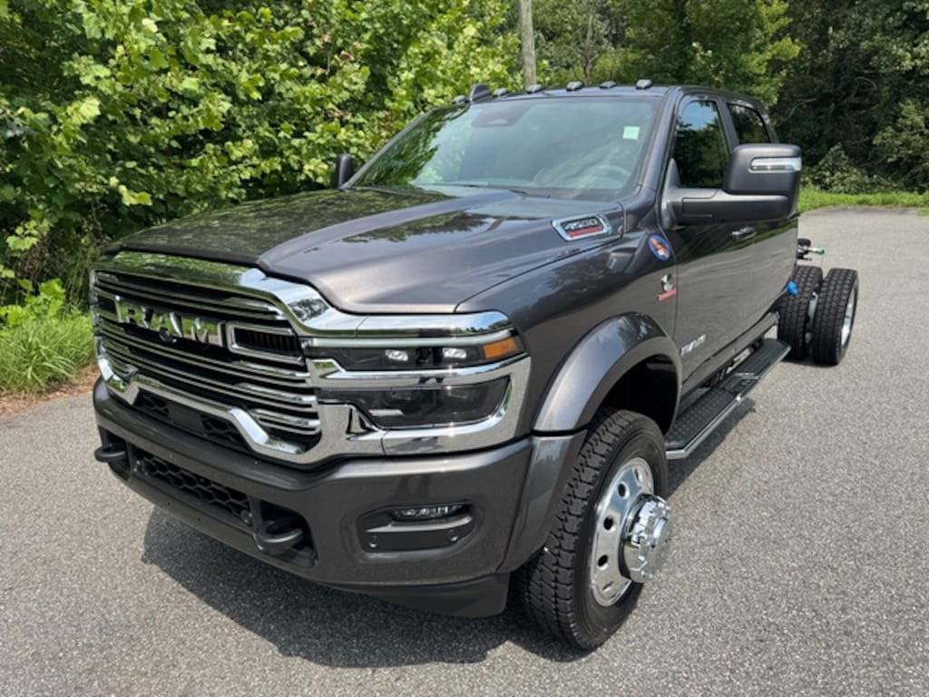 New 2026 Ram 4500 Chassis Cab Big Horn/Laramie Crew 4WD 60 CA Cummins Pickup