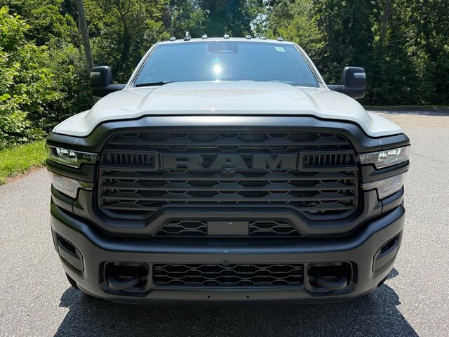 2025 Ram 5500 Tradesman photo 3