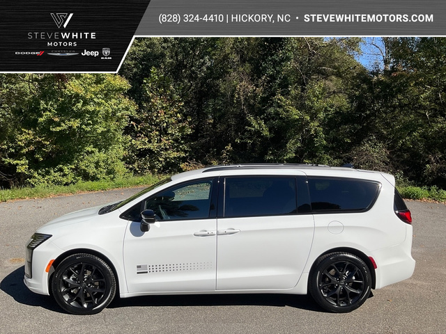 2027 Chrysler Pacifica Passenger Van 