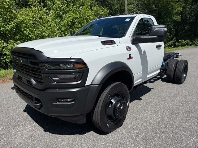 2025 Ram 5500 Tradesman photo 2