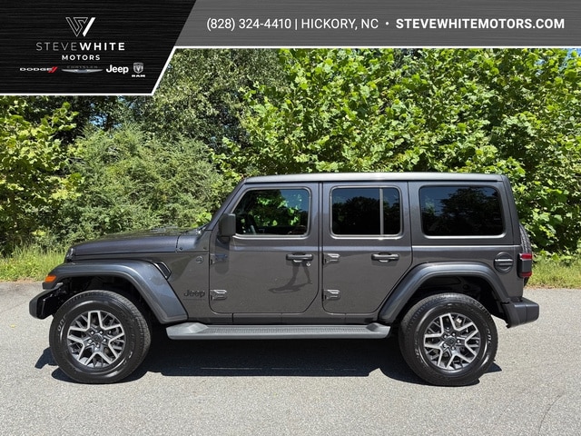 2025 Jeep Wrangler 4-Door Sahara's photo