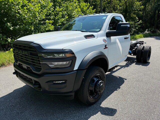 2025 Ram 5500 Tradesman photo 2