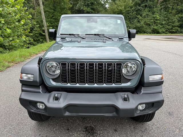 2025 Jeep Wrangler Sport S photo 3