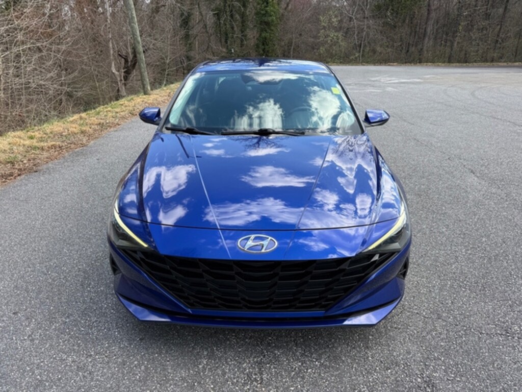 Used 2021 Hyundai Elantra SE Sedan