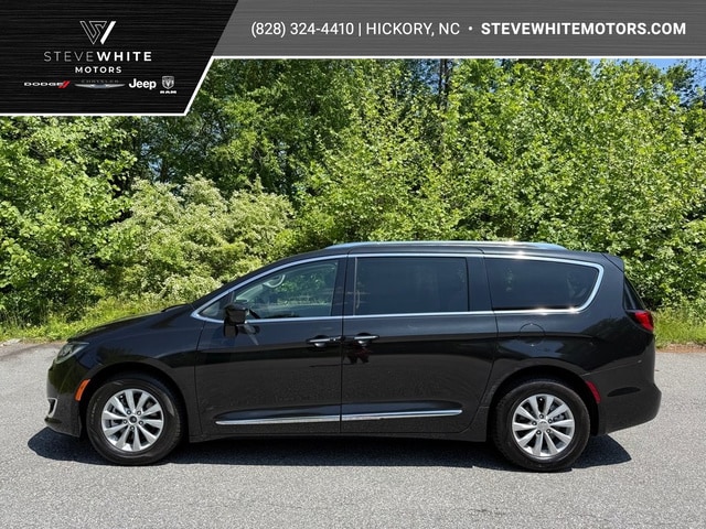 2019 Chrysler Pacifica Touring L's photo