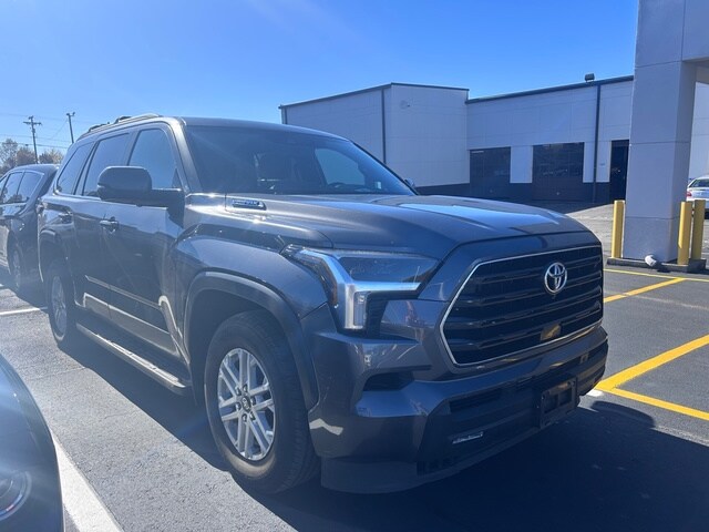 2025 Toyota Sequoia SR5 photo 2