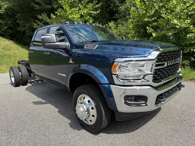 2024 Ram 4500 SLT photo 4