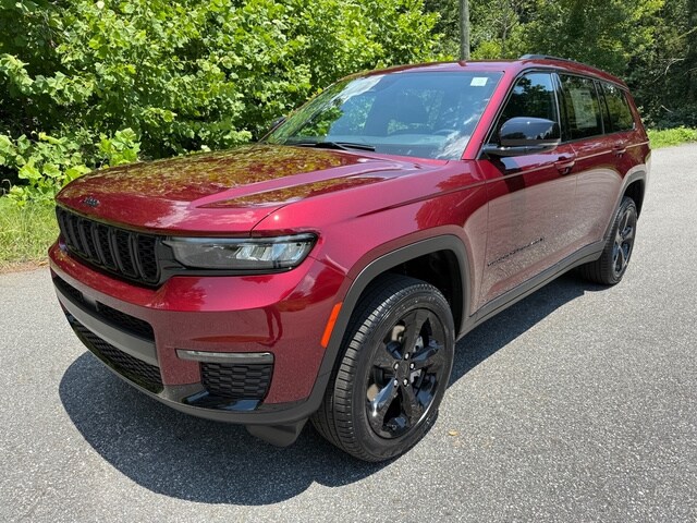 2025 Jeep Grand Cherokee Limited photo 2