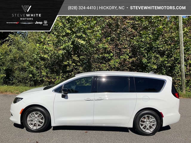 2027 Chrysler Voyager LX