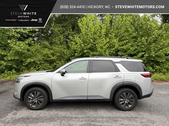 2022 Nissan Pathfinder SV 4WD's photo
