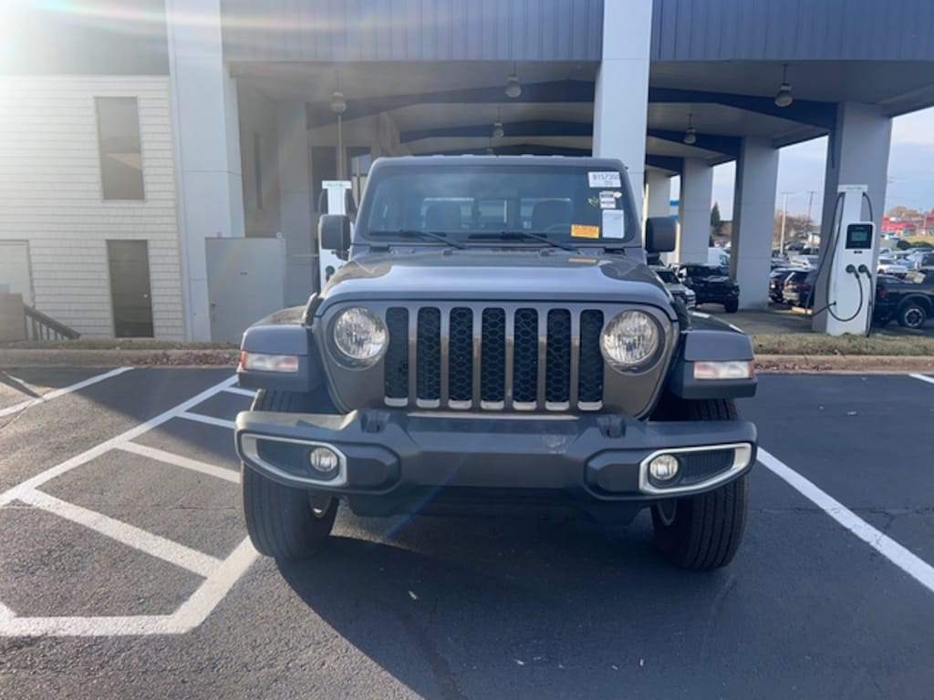 Used 2022 Jeep Gladiator Sport S Truck Crew Cab