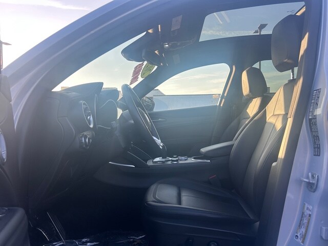 2022 Alfa Romeo Stelvio Ti photo 3