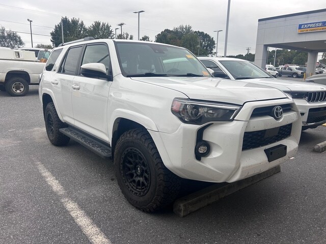 2023 Toyota 4Runner SR5 photo 2