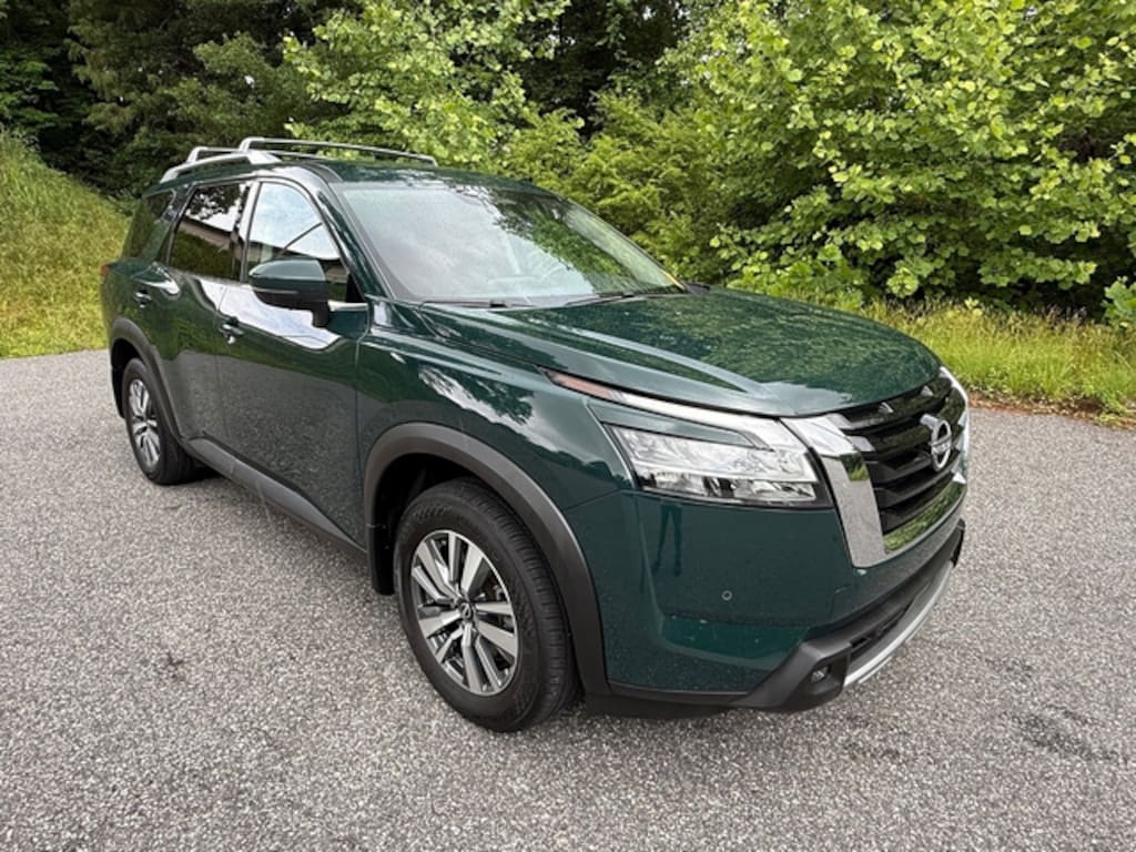 Used 2024 Nissan Pathfinder SL AWD SUV