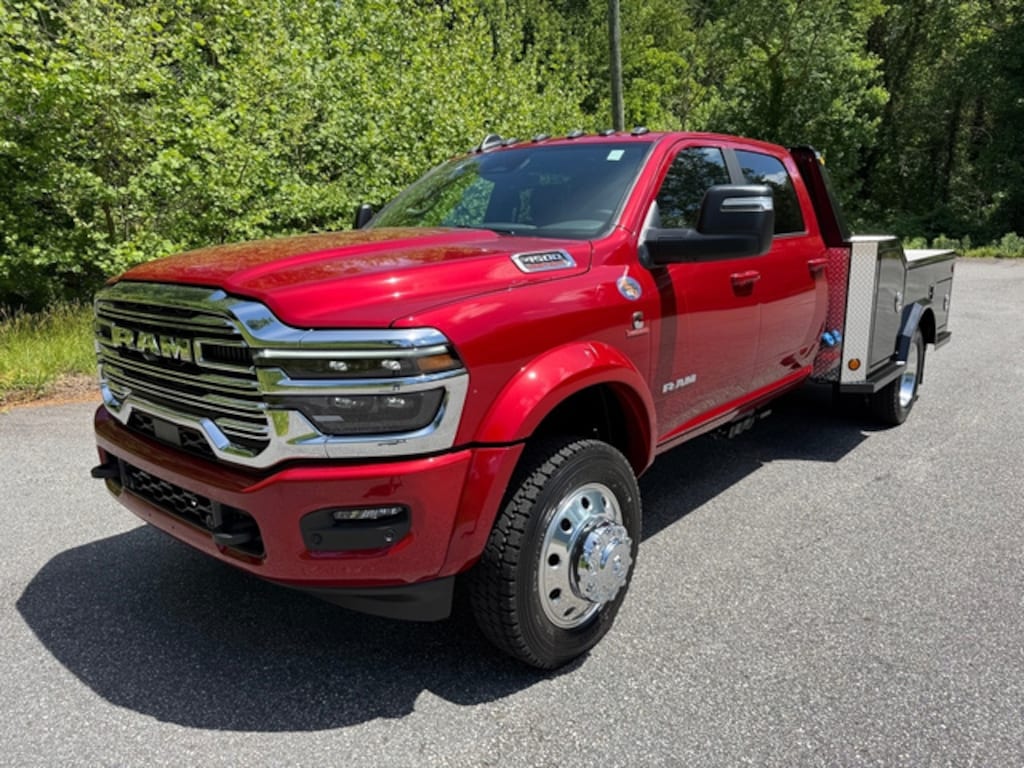 New 2026 Ram 4500 Chassis Cab Big Horn/Laramie Crew 4WD Cummins 9 Combo Bed Pickup