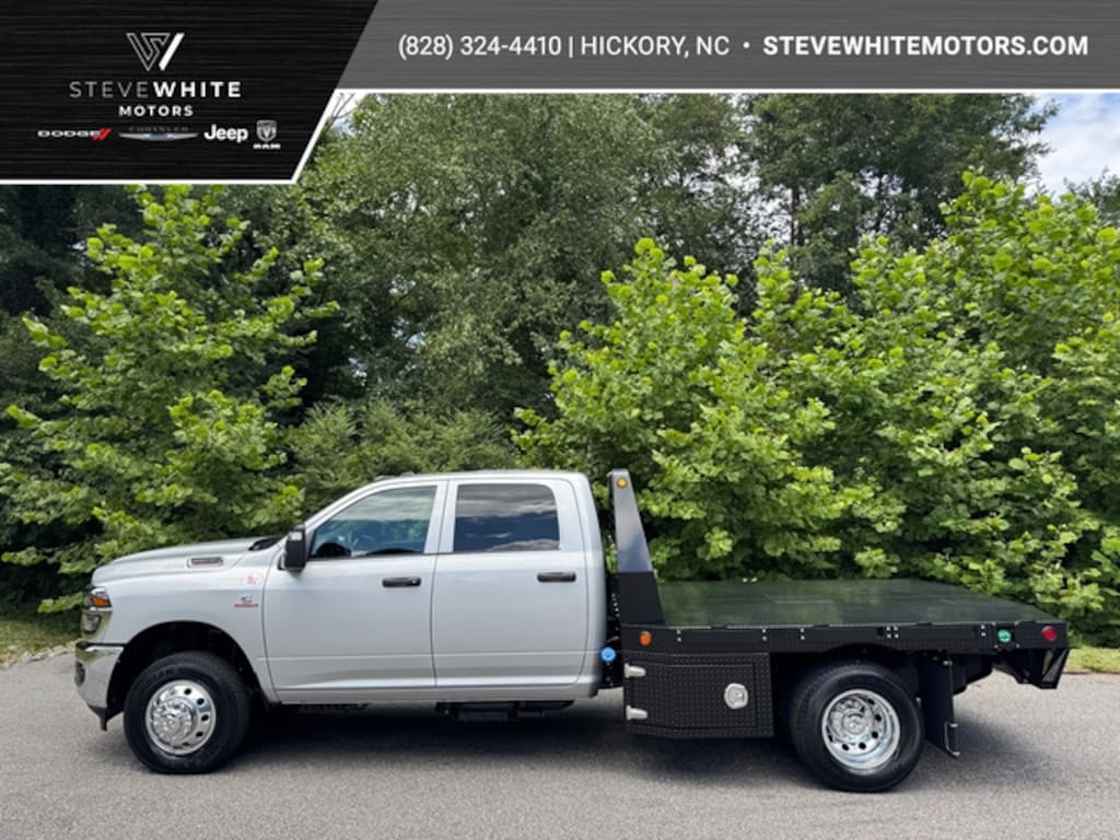 New 2025 Ram 3500 Chassis Cab Tradesman Crew 4WD Gooseneck Body Pickup