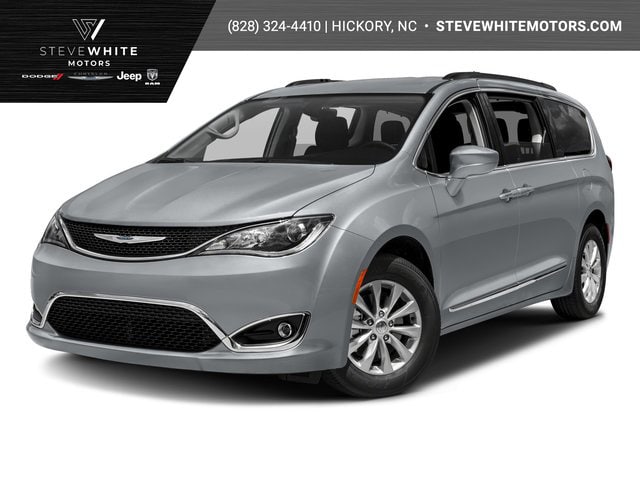 2017 Chrysler Pacifica Touring-L Plus's photo