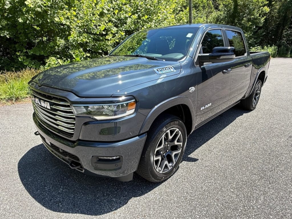 New 2026 Ram 1500 Laramie Crew Hemi 4WD Pickup