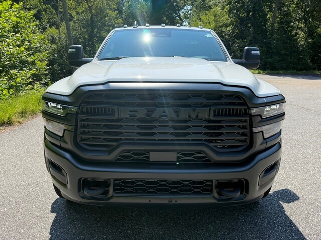 2025 Ram 5500 Tradesman photo 3
