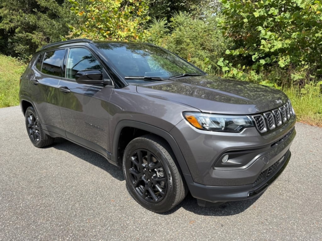 Used 2024 Jeep Compass Latitude SUV