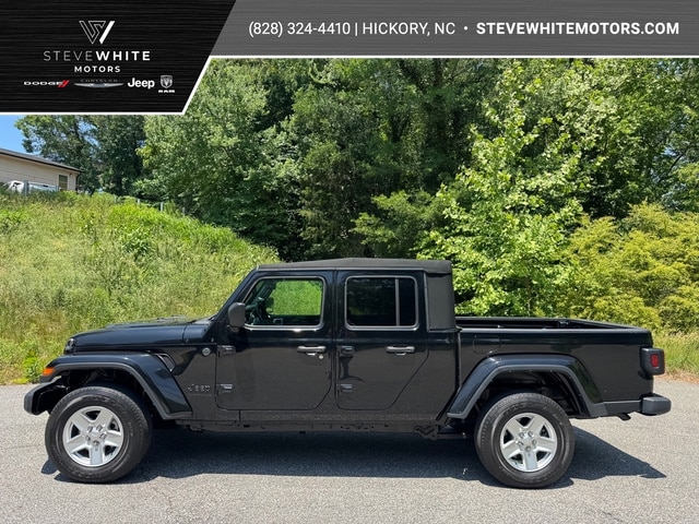 2023 Jeep Gladiator Sport S's photo