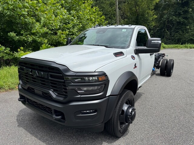 2025 Ram 5500 Tradesman photo 2