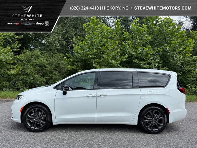 2026 Chrysler Pacifica Passenger Van 