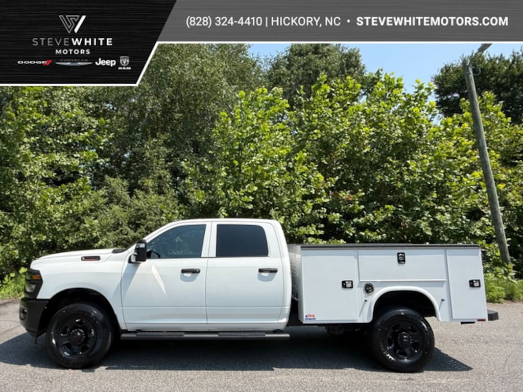 New 2026 Ram 2500 Tradesman Crew 4WD Hemi W/Service Body Pickup