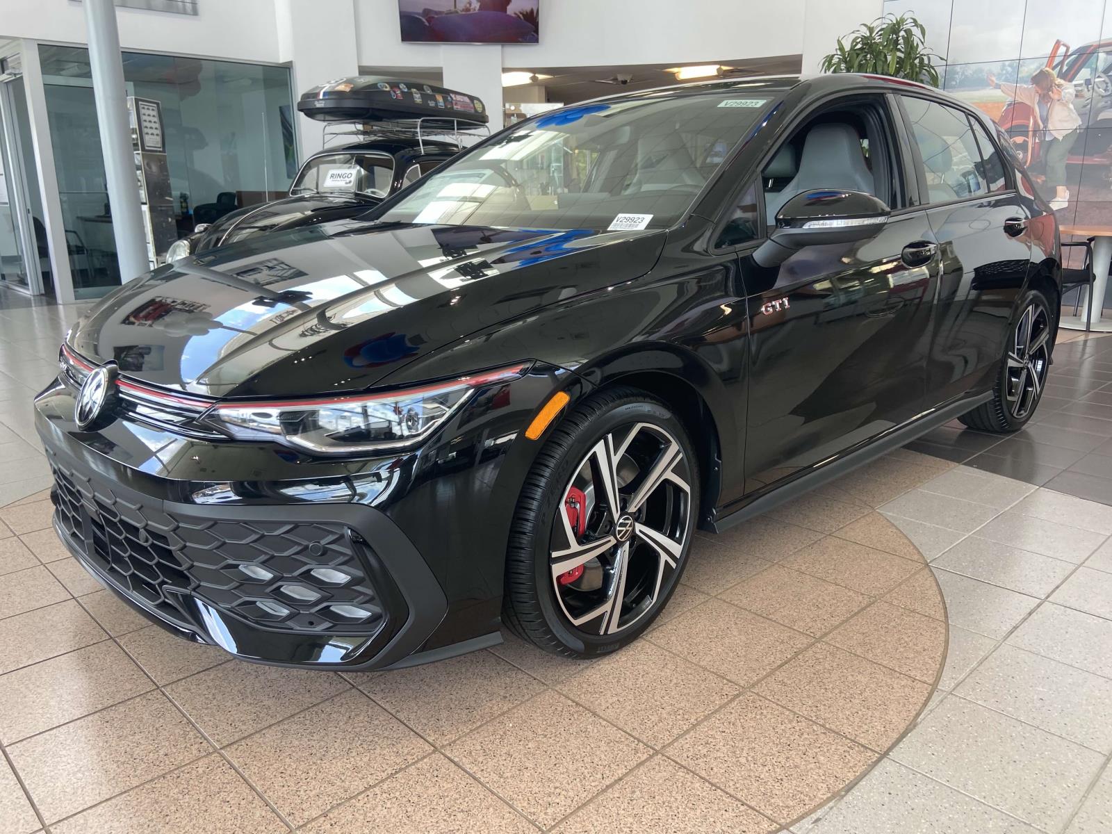 2025 Volkswagen Golf GTI SE photo 3